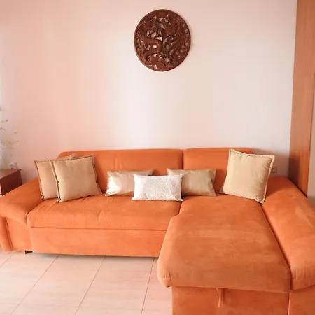 Golden Wave Apartment *