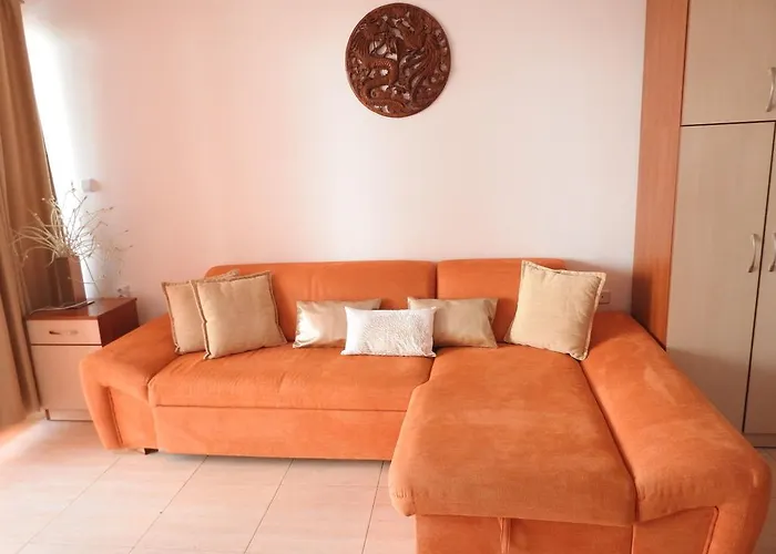 Golden Wave Apartment *